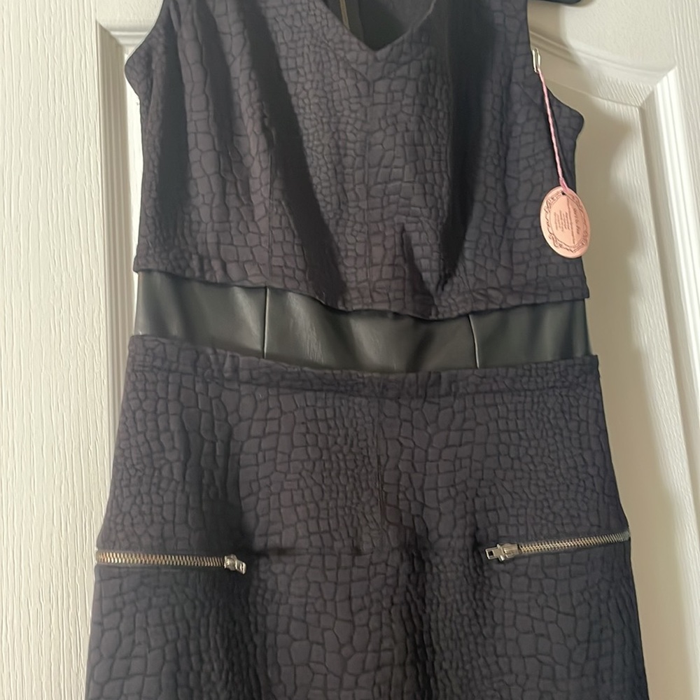 Dress - Picture 2 of 3